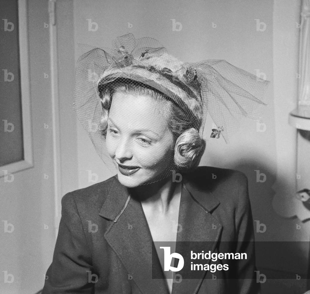 Hat by Emma Pierron, August 7, 1950, Paris (b/w photo)