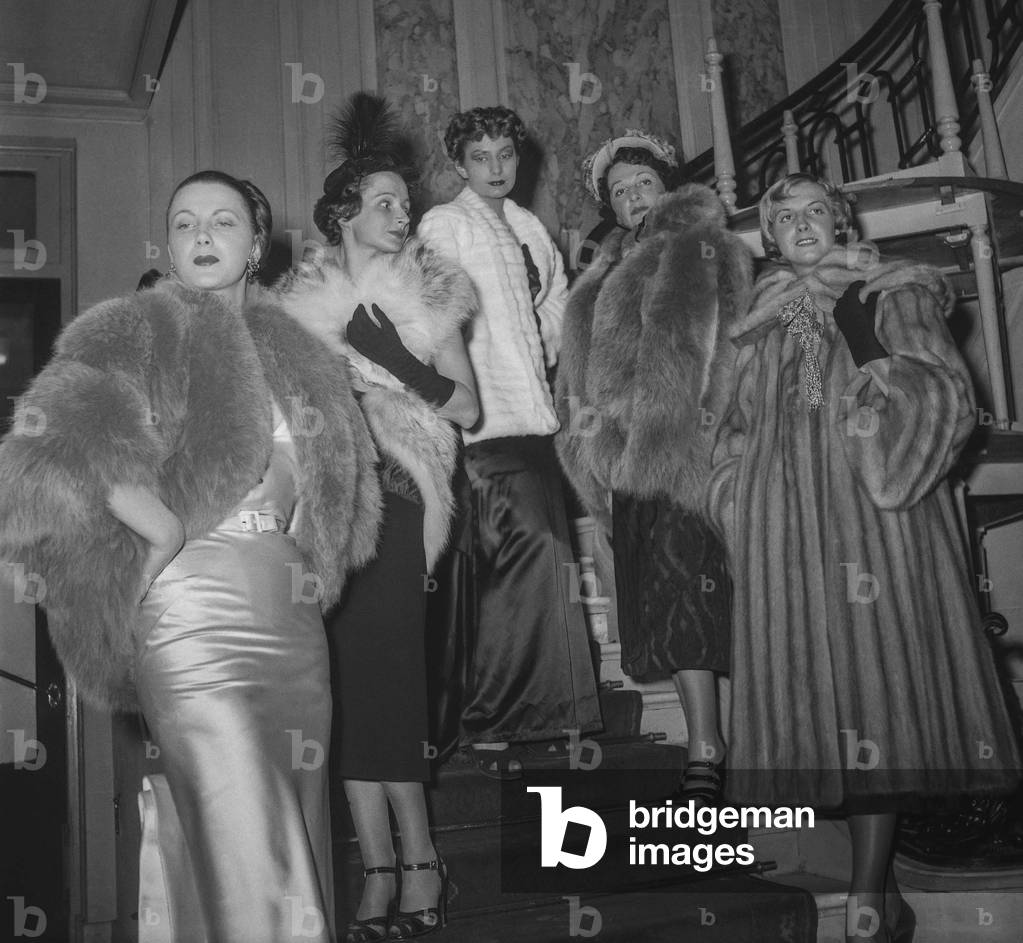 Presentation of furs at Crillon hotel, Paris, April 2, 1950 (b/w photo)
