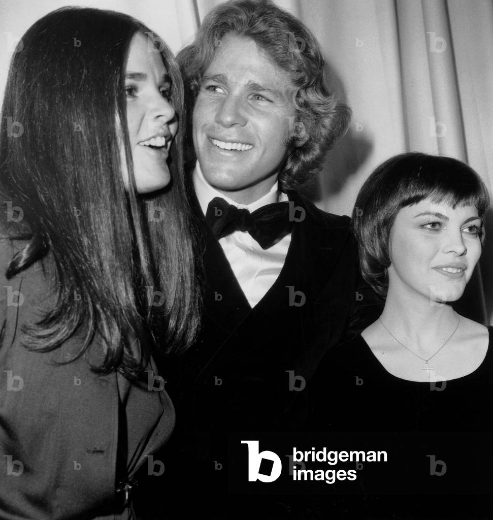 Singer Mireille Mathieu With American Actors Ali Macgraw Et Ryan O'Neal at Presentation of Film Love Story in Paris March 20, 1971 (b/w photo)