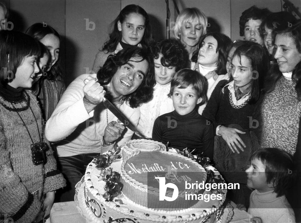French Singer Nicolas Peyrac Celebrating A Prize Given By Young People December 16, 1976, Paris (b/w photo)