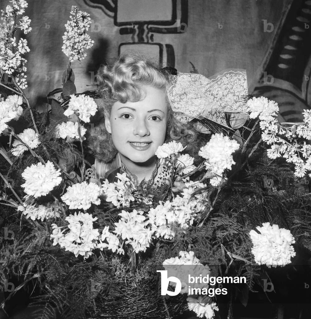 Liliane Pernin, Madelon de Paris, January 6, 1952 (b/w photo)