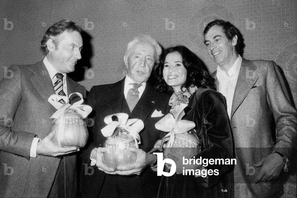 Michel Serrault, Arthur Rubinstein, Marie Jose Nat and Roger Vadim Receiving Orange Prize For Good Relationships With The Press November 27, 1974 (b/w photo)