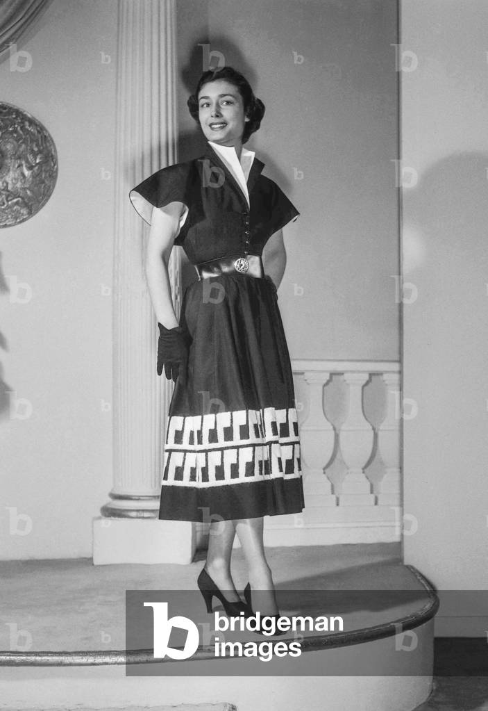 Carven fashion, Paris, February 15, 1952 : dress (b/w photo)
