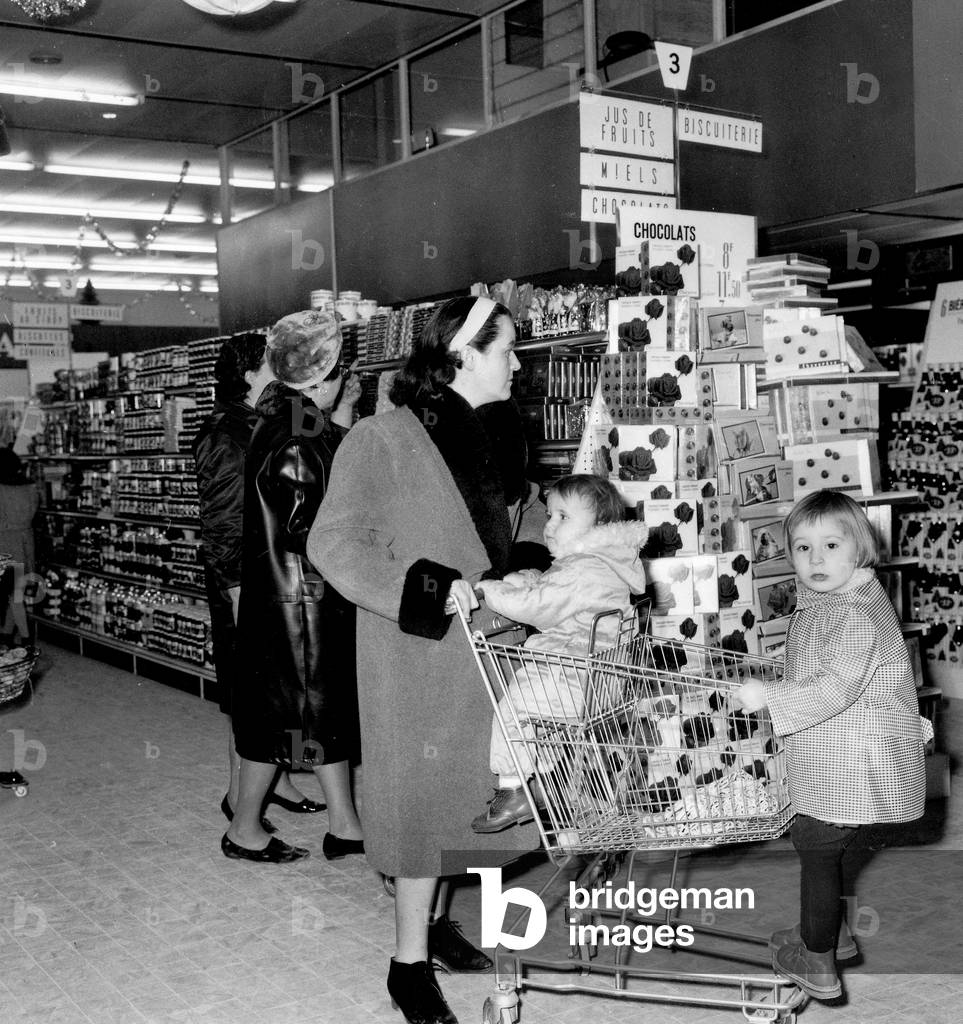 Farming Supermarket, Which Merchandises Come Straight From The Cooperatives, 1964 (b/w photo)