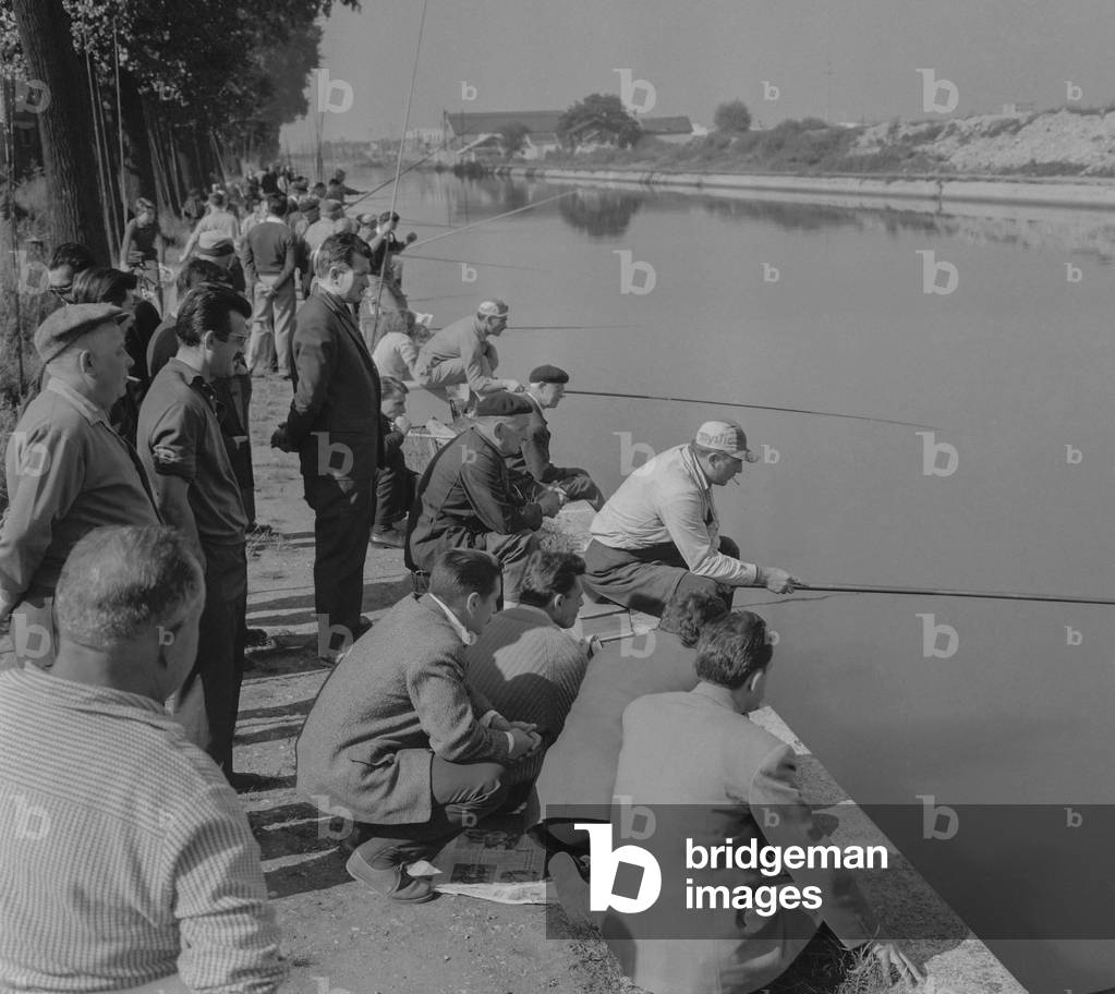 Fishing contest, Ourcq canal in Bobigny, near Paris, September 11, 1960 (b/w photo)