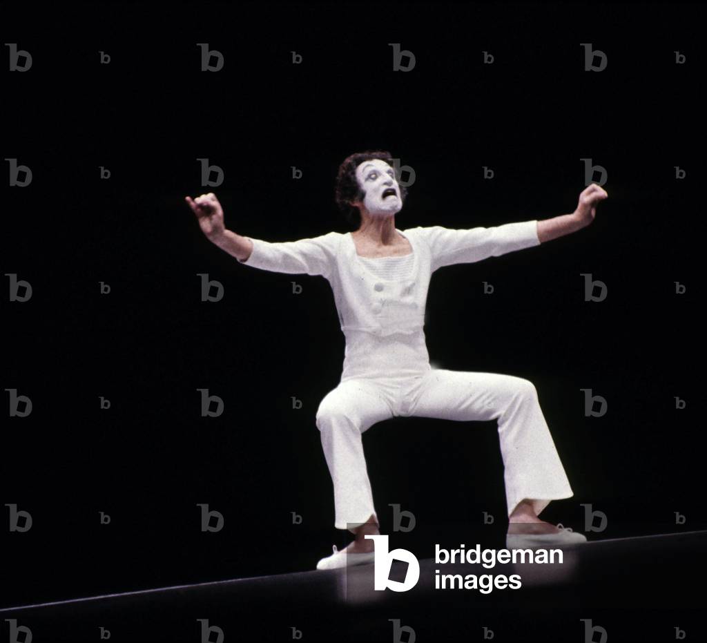 Marcel Marceau during One of his Mime Act in 1982 (photo)