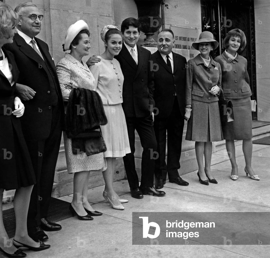 Wedding Of Patricia Coquatrix (Daughter Of Bruno Cofourx) And Of The Great Reporter A Europe 1 Jacques Ourevitch At The Exit Of The Town Hall Of Neuilly To Their Cote Bruno Cofourx On June 1st 1965 (b/w photo)