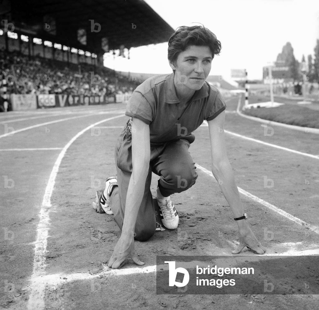French Athlete Maryvonne Dupureur at Athletics French Championship in Colombes, France, July 25, 1963 (b/w photo)