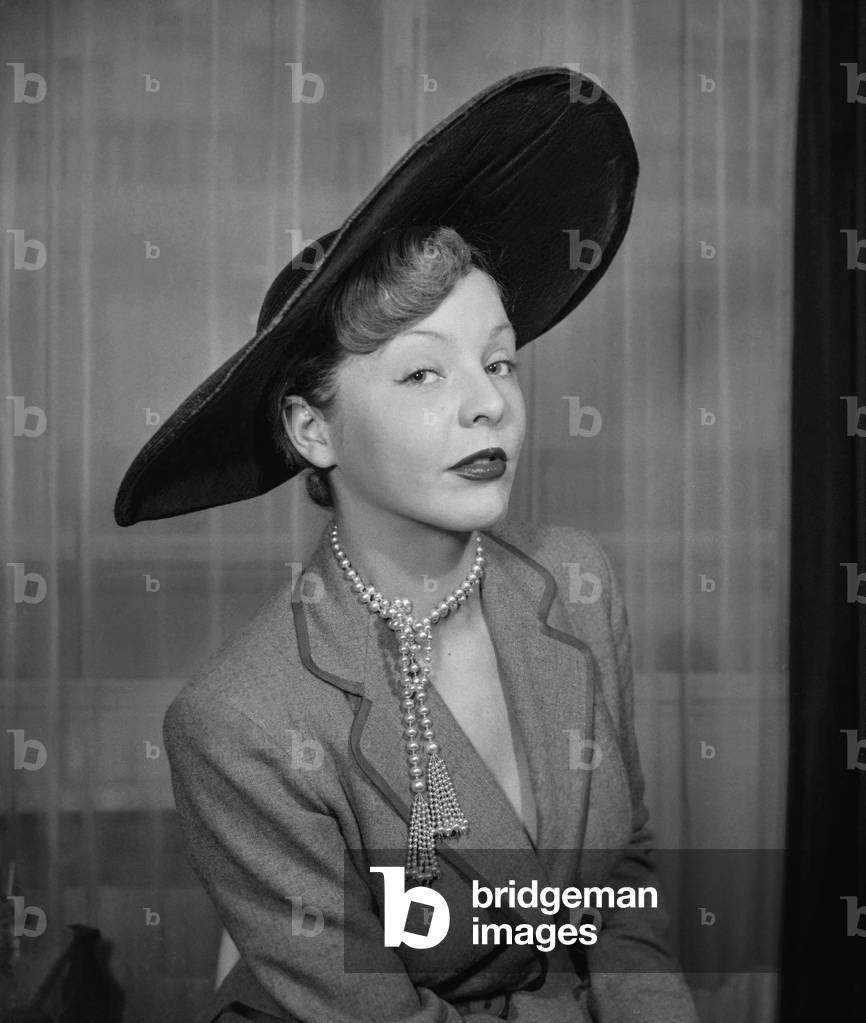 Hat by Emma Pierron, February 20, 1950, Paris (b/w photo)