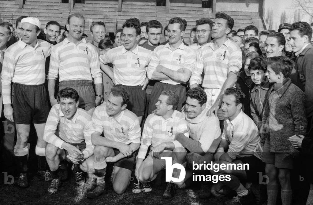 Football match in Paris between cyclists and journalists, December 13, 1956 (b/w photo)
