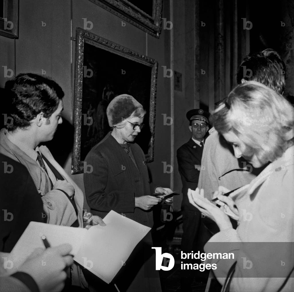 Head of the Department of Painting of the Louvre Giving Reading The Communiqué To Journalists Following The Partial Laceration Of “The Virgin With Angels” By Rubens January 8, 1968 Neg: C78642 (b/w photo)