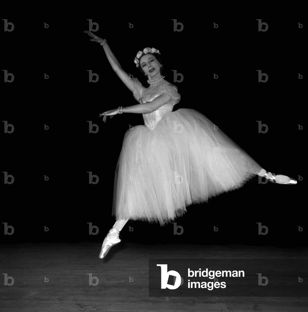 English Dancer Alicia Markova during Rehearsal of Ballet 