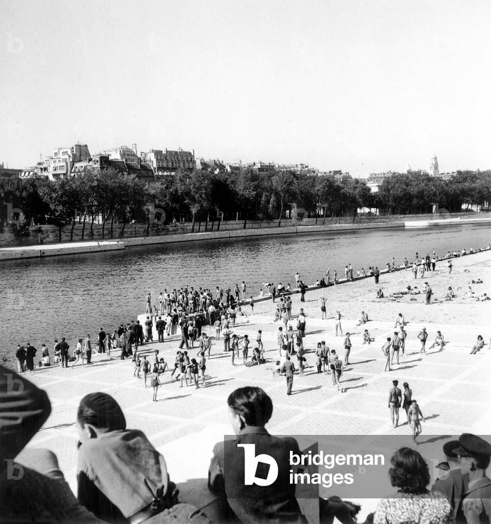 Beach on The Banks of The River Seine in Paris August 1945 (b/w photo)