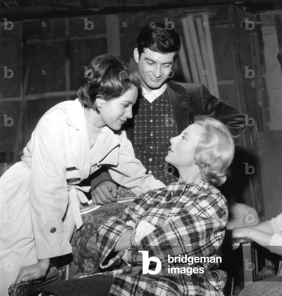 Le Puits Aux Trois Verites Pozzo Delle Tre Verita De Francoisvilliers Avec Jean Claude Brialy Michele Morgan Et Catherine Spaak Sur Le Plateau Le 25 Fevrier 1961 (b/w photo)