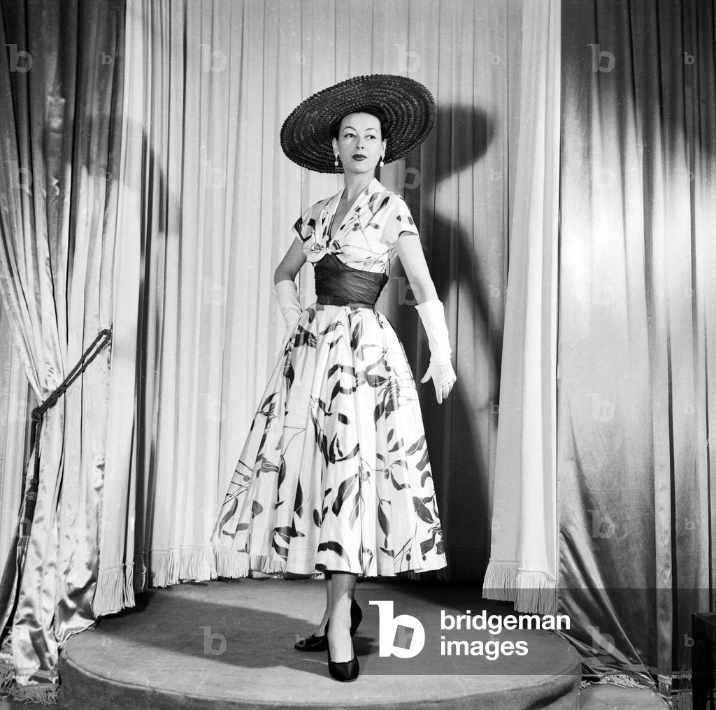 Fashion By Pierre Balmain For Spring-Summer 1953, February 18, 1953, Paris : Wide-Brimmed Hat, Dress and Gloves (b/w photo)