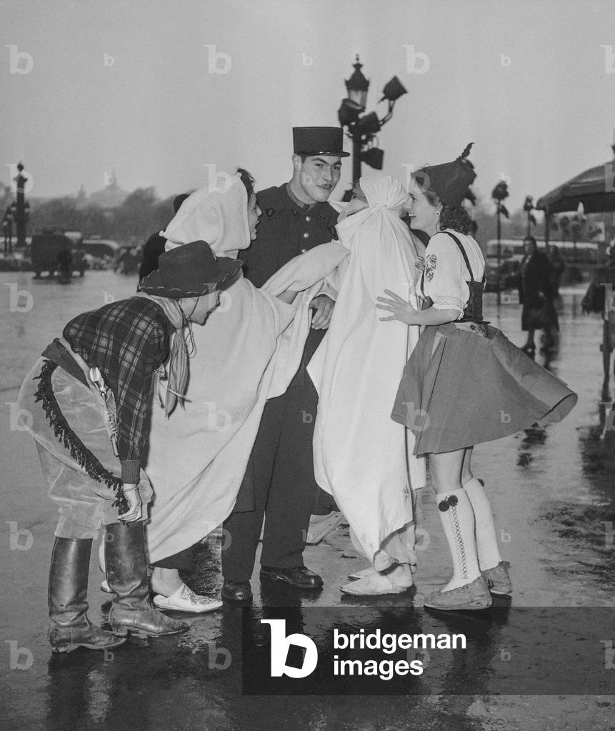 Saint Catherine's Day, Paris, November 25, 1951 (b/w photo)