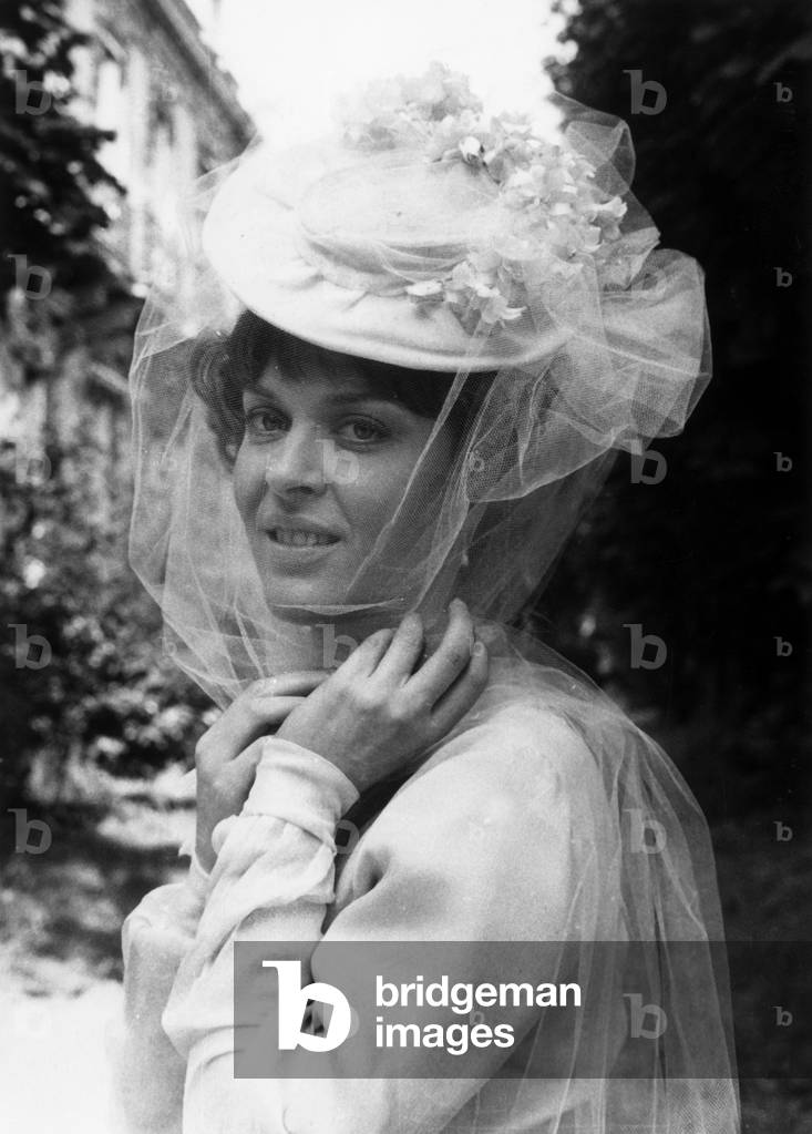 Messieurs Les Ronds De Cuir De Henridiamantberger Avec Evelyne Buyle 1959 (b/w photo)