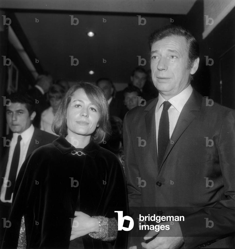 Annie Girardot and Yves Montand at Gala For Film Live For Life in Paris on September 4, 1967 (b/w photo)
