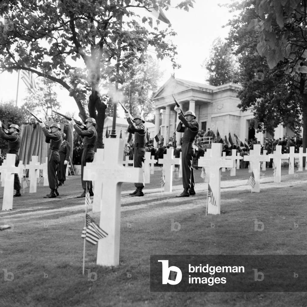 Unveiling of American Monument at Cemetery in Suresnes, France, November 14, 1952 (b/w photo)