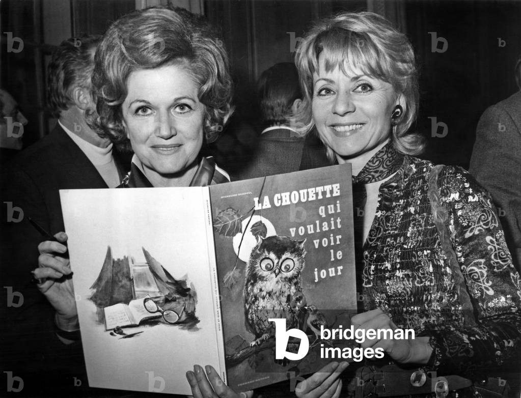 French Writer Micheline Sandrel Dedicating her Book To Singer Annie Cordy January 28, 1971 (b/w photo)