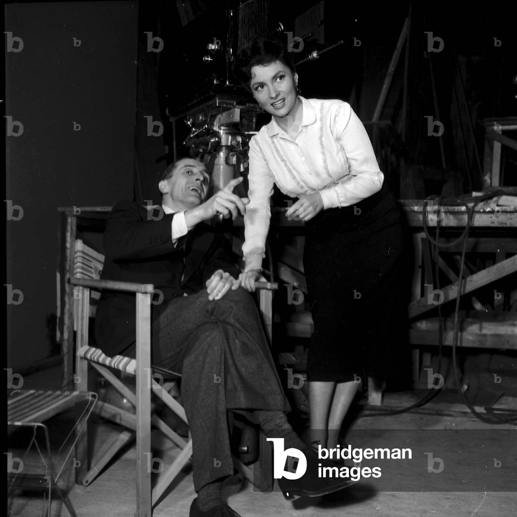 Gina Lollobrigida and Rene Clair on the set of Beauties of the night, 1952