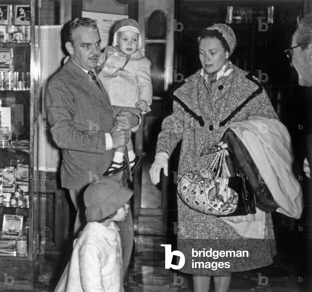 Prince Rainier Iii of Monaco Carrying in his Arms his Son Albert (Future Albert Ii), Princess Grace and Daughter Caroline October 29, 1959 in Saulieu (b/w photo)