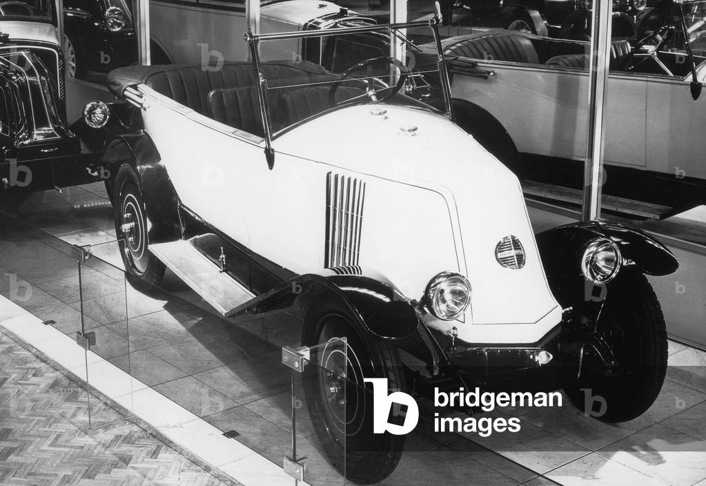 Renault Torpedo Car, 1923 (b/w photo)