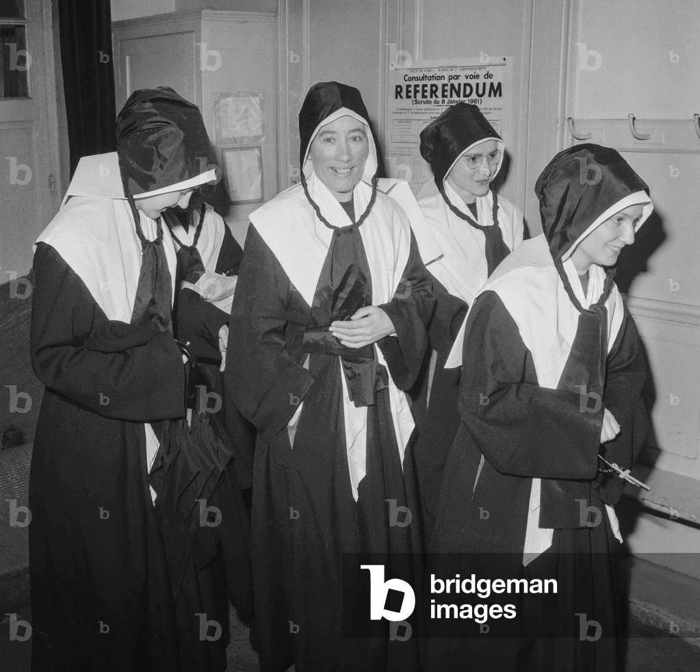 French referendum on Algerian self-determination, January 8, 1961 : nuns at the polling station, Paris (b/w photo)