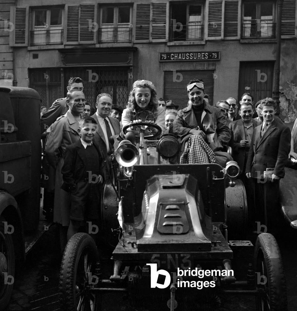 Departure of The Race Paris/Arpajon With Old Cars in Presence of Colette Brosset, Rosine Luguet, September 11, 1948 (b/w photo)