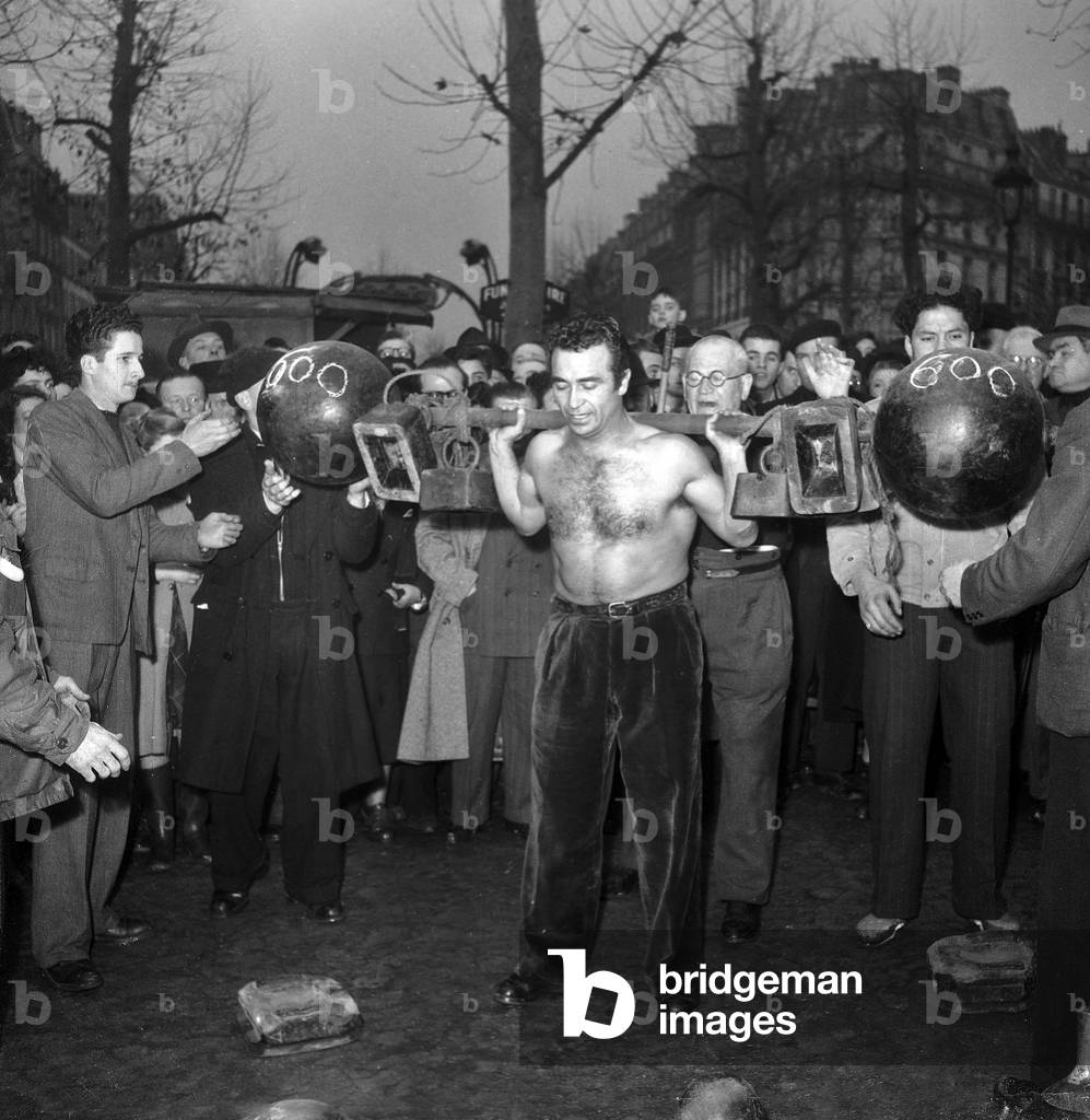 French Actor Charles Moulin Is Training With Dumbbells For his Role in Play 