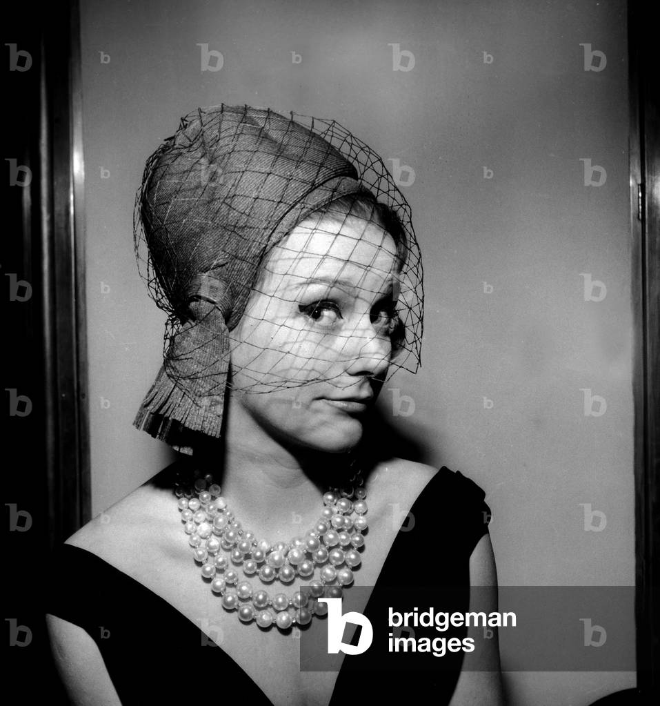 Hat Modele By Jean Patou The 18 January 1961 (b/w photo)