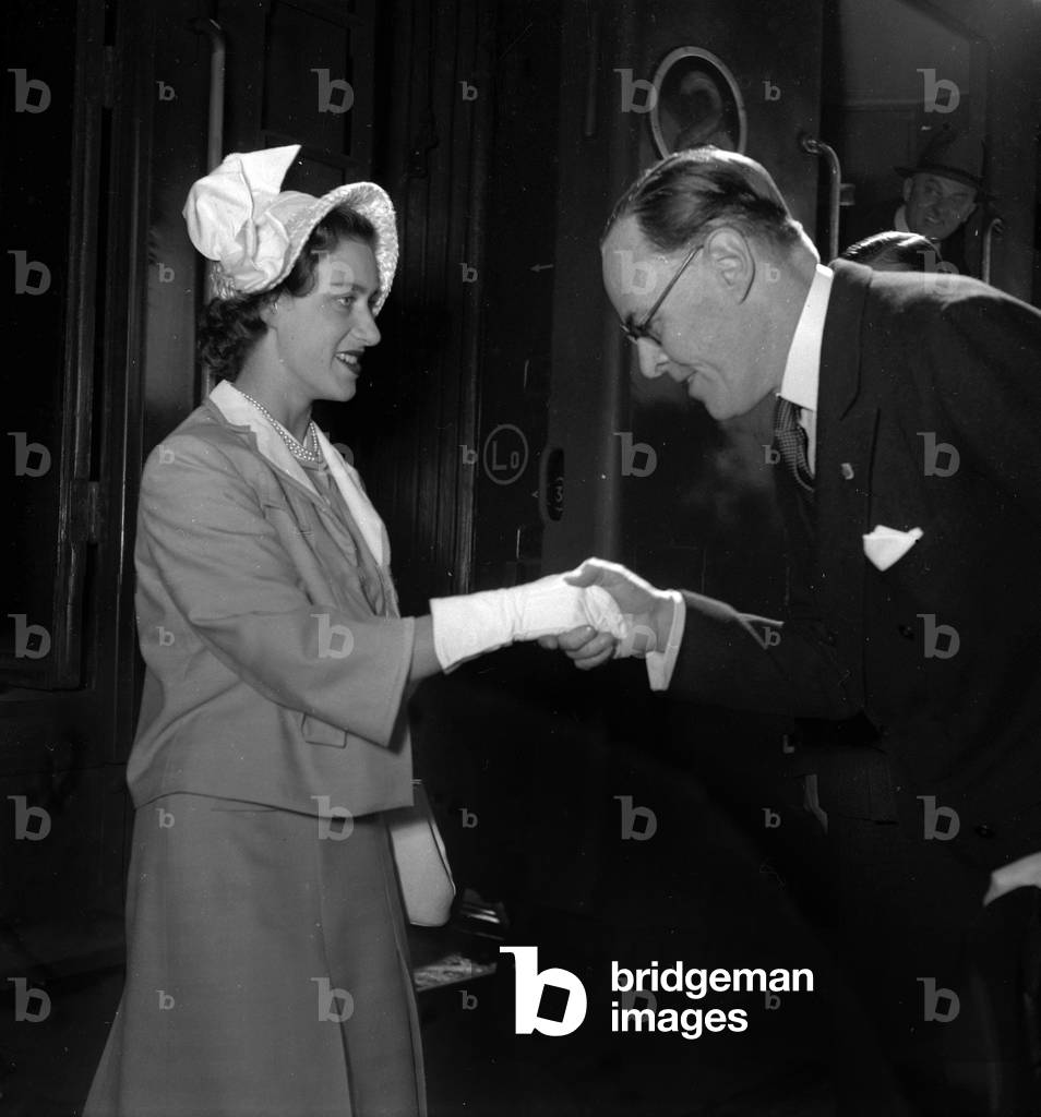 Princess Margaret of England, arriving in Paris on May 28, 1949, welcome by Sir Oliver Harvey (b/w photo)