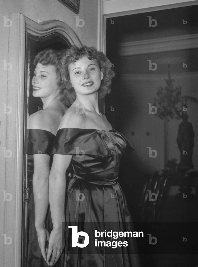 Election of the Parisian woman, November 7, 1950 : Helene Remy (b/w photo)