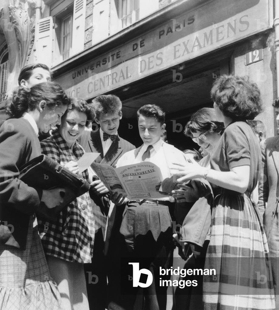 Baccalaureate : French Candidates Speaking About Exam Question on June 23, 1953 in Paris (b/w photo)