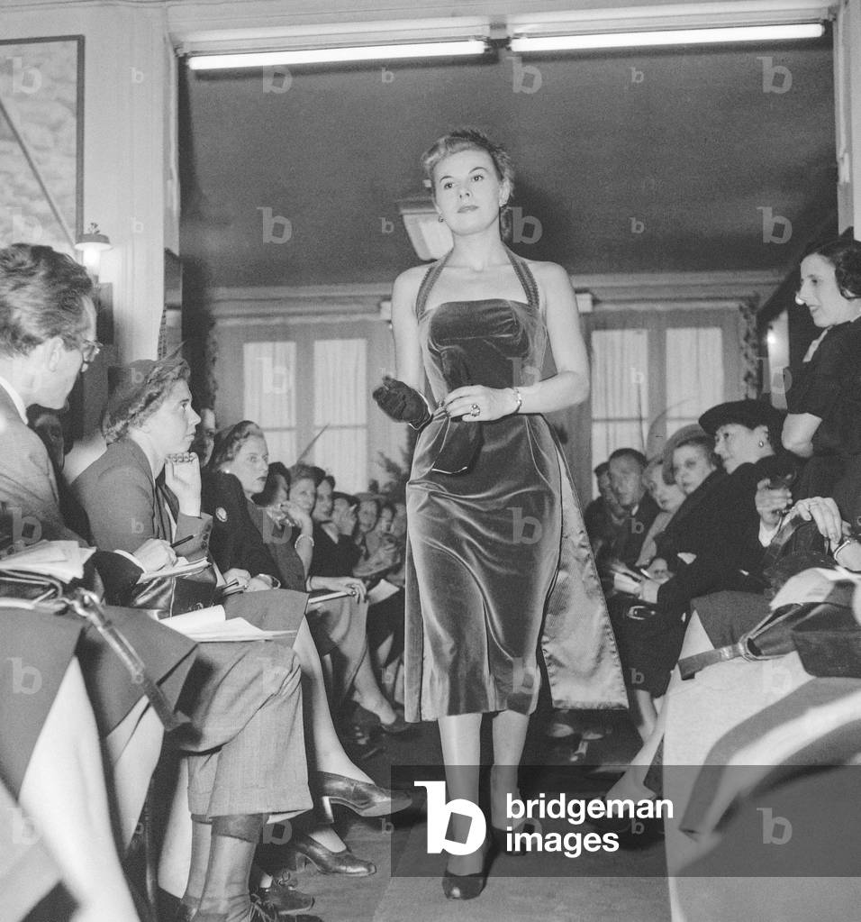 Winter fashion by Andre Ledoux, Paris, October 4, 1951 (b/w photo)