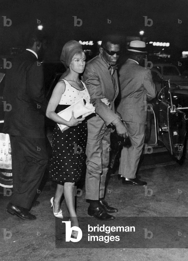 Ray Charles and Raiffa Johnson in Paris on August 5, 1964 (b/w photo)