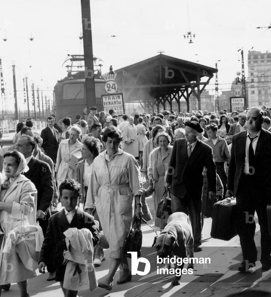 Parisian People Coming Back From Holiday in Montparnasse Station August 28, 1960 (b/w photo)