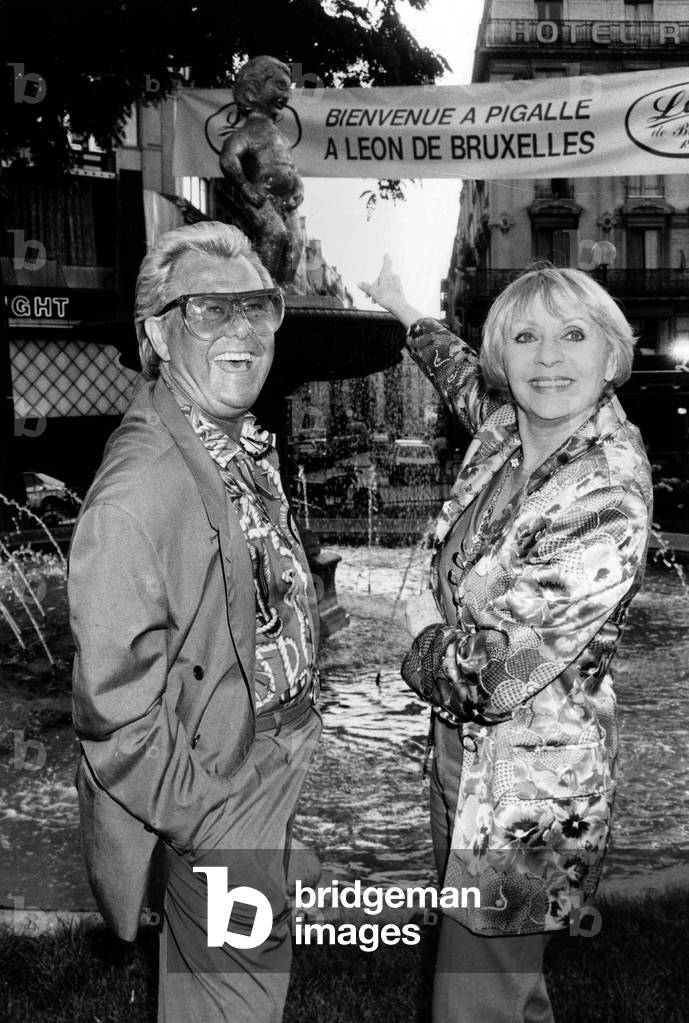 Annie Cordy and Michou in Front of Manneken Pis of Restaurant Leon of Brusells in Pigalle (Paris) on June 20, 1992 (b/w photo)