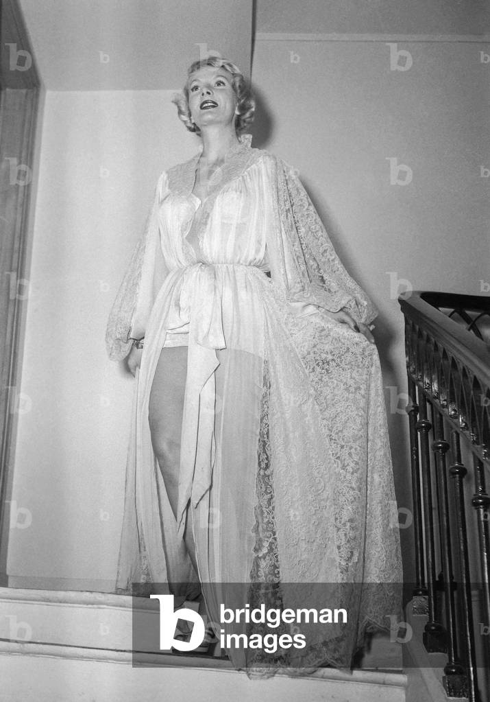 The Night of the lace in Paris on December 1st, 1949 : lace neglige (b/w photo)