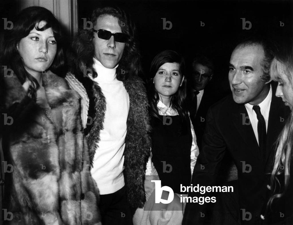 Les Enfants Carole Et Patrick, Michel Piccoli And Her Daughter Cordelia And La Fille De Juliette Greco, Laurence-Marie After La Premiere Of The Film Le Desordre At 20 Years By Jacquesbarratier At Studio Git Le Coeur On 20 September 1967. (b/w photo)