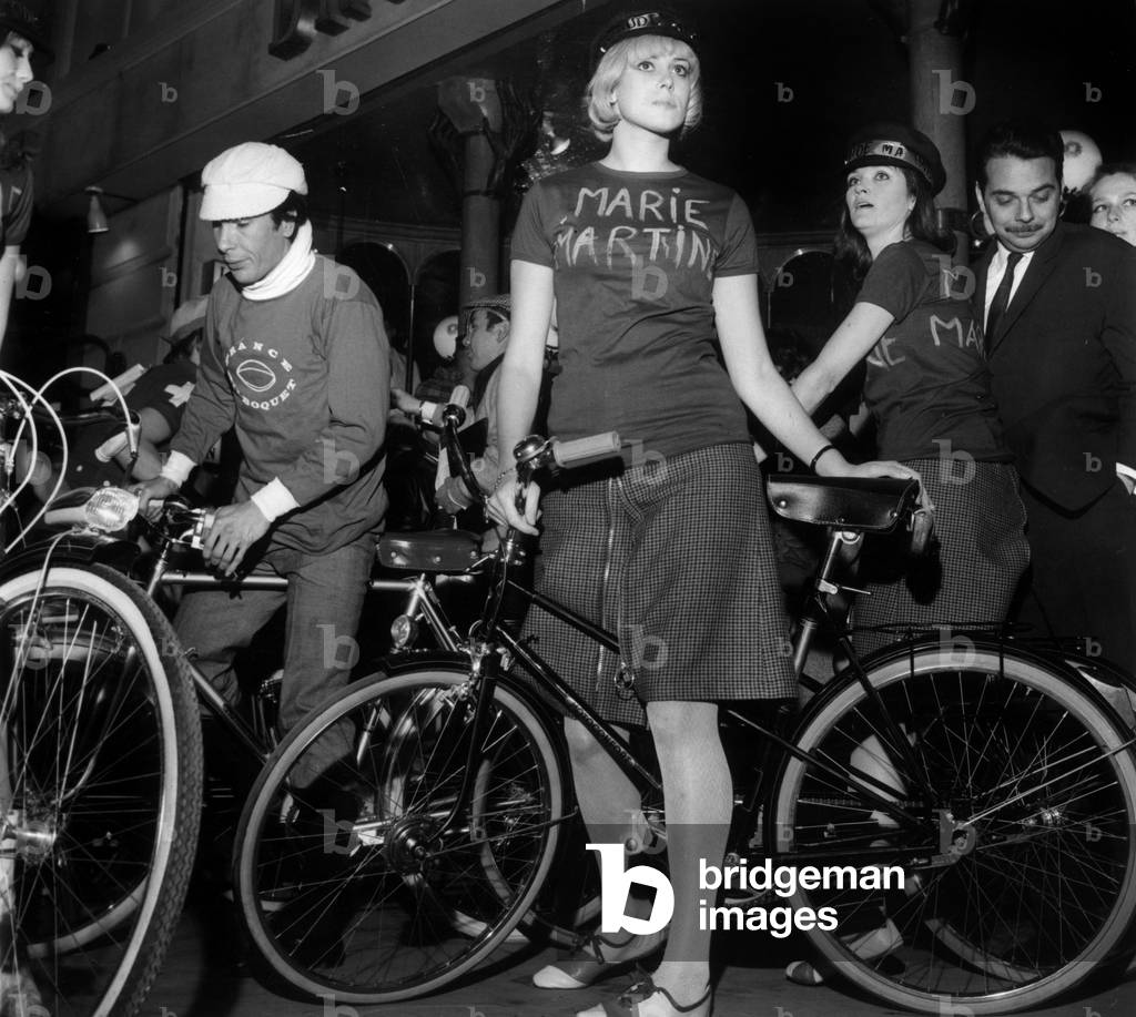 At 18809Pl Sophie Agacinsky Participant Le Trophee Inter Club Nocturnes De Saint Germain Des Pres Le 31 mars 1966 (b/w photo)