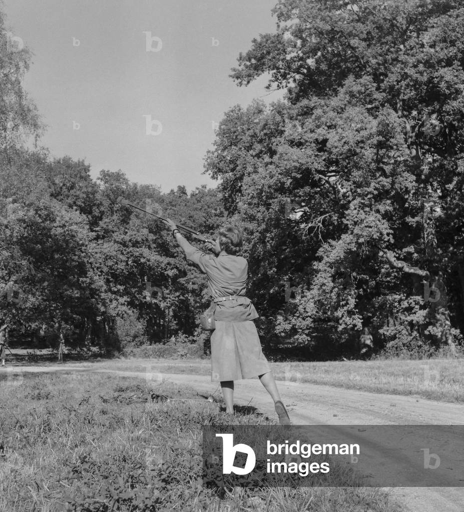 Hunting, France, September 1960 : woman with a riffle (b/w photo)