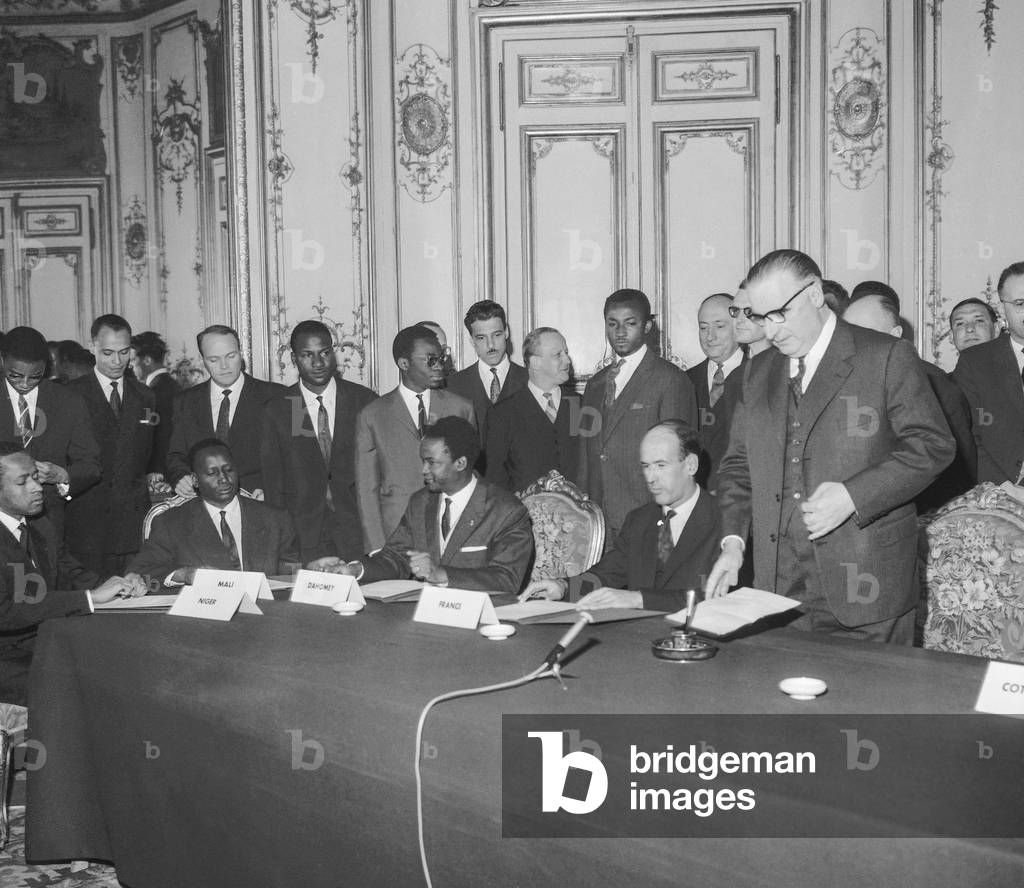 Signature des accords financiers entre la France et les Etats Africains ---- Signing of financial agreements between France and African States