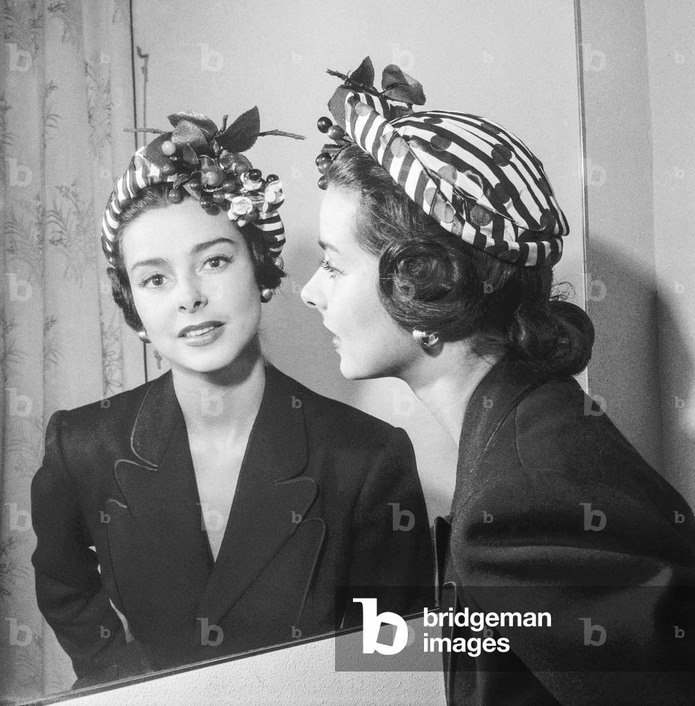 Hat by Marie Christiane, Paris, January 23, 1952 (b/w photo)
