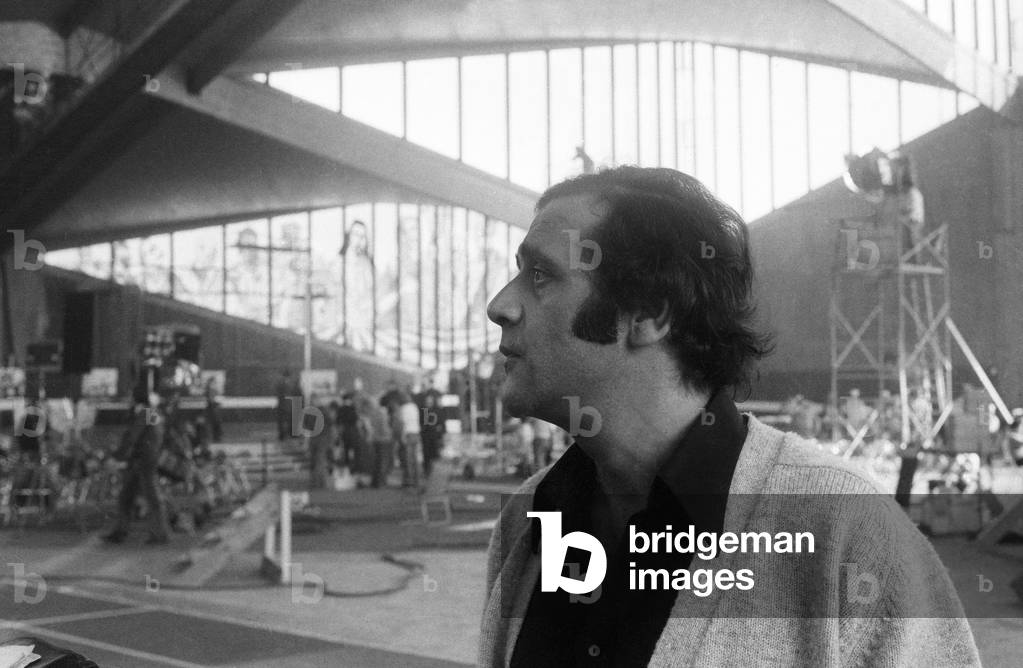 Jean Yanne on Set of Film “Moi Y'en A Vous Des Sous” 1973 (b/w photo)