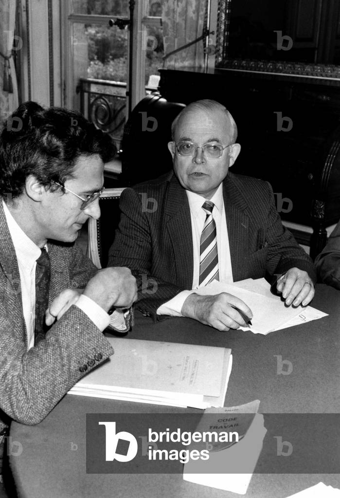 Cx 18250 Trade Unions at the Ministry of Labour For the Discussion of the Draft Law on the Arranging of Working Time. Mr Andre Bergeron, Secretary General De Force Ouvriere (Fo) Discussing with Mr Spinetta, Director De Cabinet of the Minister of Labour Mr Delebarre 18 November 1985 (b/w photo)