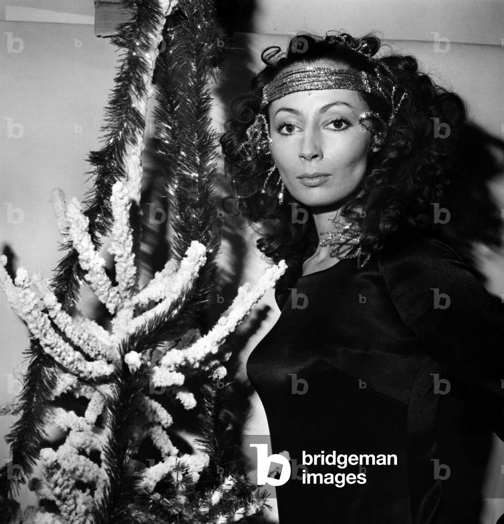 Claudine Coster Coiffe By Rene Goujean For Her New Year On December 12, 1970 (b/w photo)