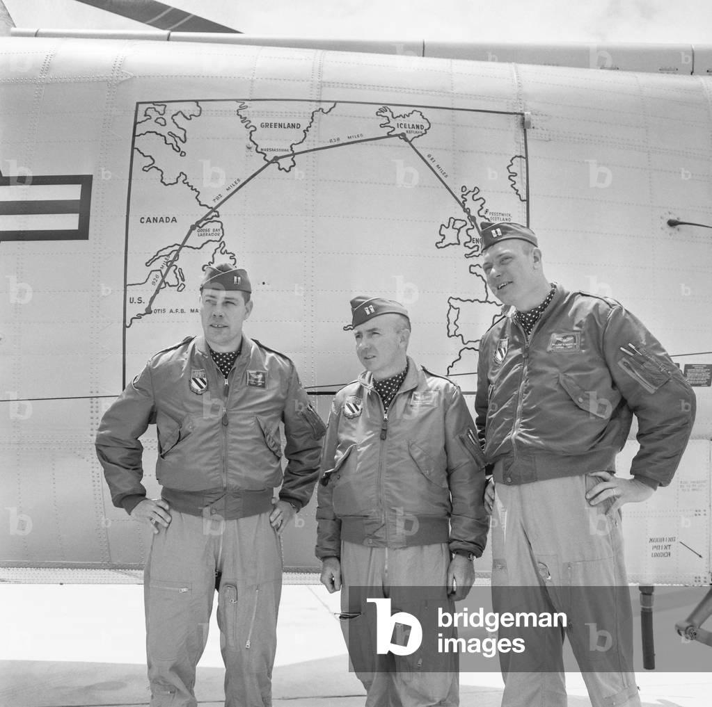 American pilots William Lehman, John D. Arthurs and William A. Scott crossed the Atlantic ocean with an helicopter 
