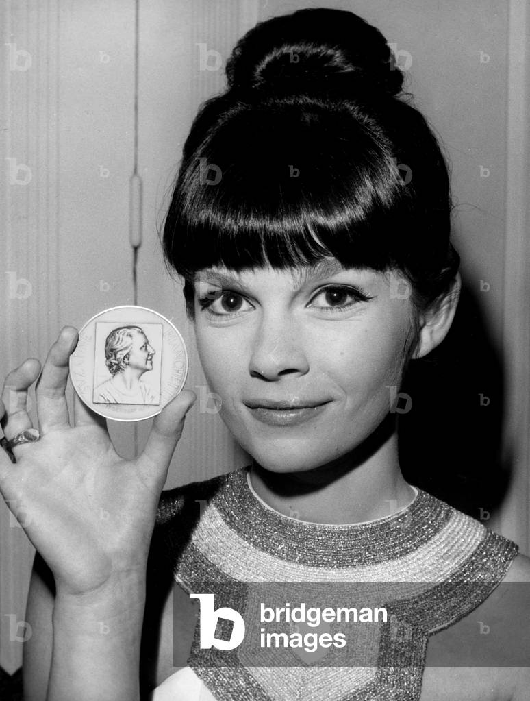 Genevieve Bujold Prix Suzanne Bianchetti Present At The End Of The Meeting At The Headquarters Of The Society Of Dramatic Authors And Composers Her Medaille November 29, 1966 (b/w photo)
