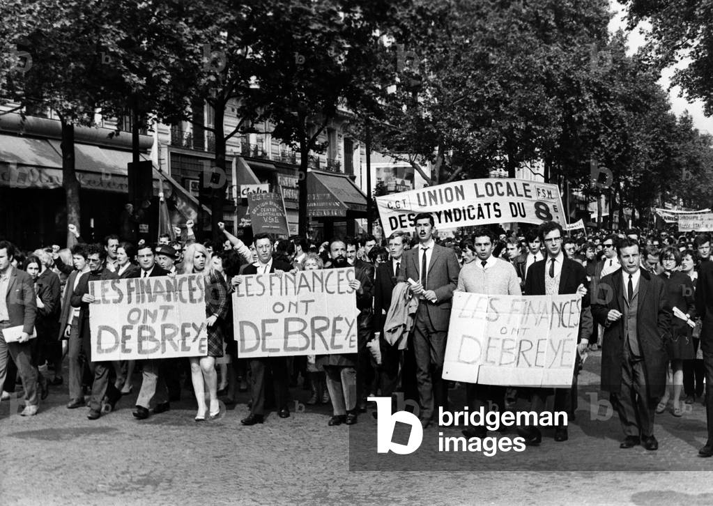 Demonstration Of Employees Of Finance Officials In The Cadr Of A Cgt Demonstration May 29, 1968 On Les Grands Boulevards De Paris (b/w photo)